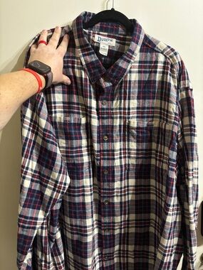 Duluth Trading Co Free Swingin' Flannel Navy, White & Red Plaid Button-Down